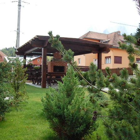 Hotel The Ghetto à Buşteni Chambre photo