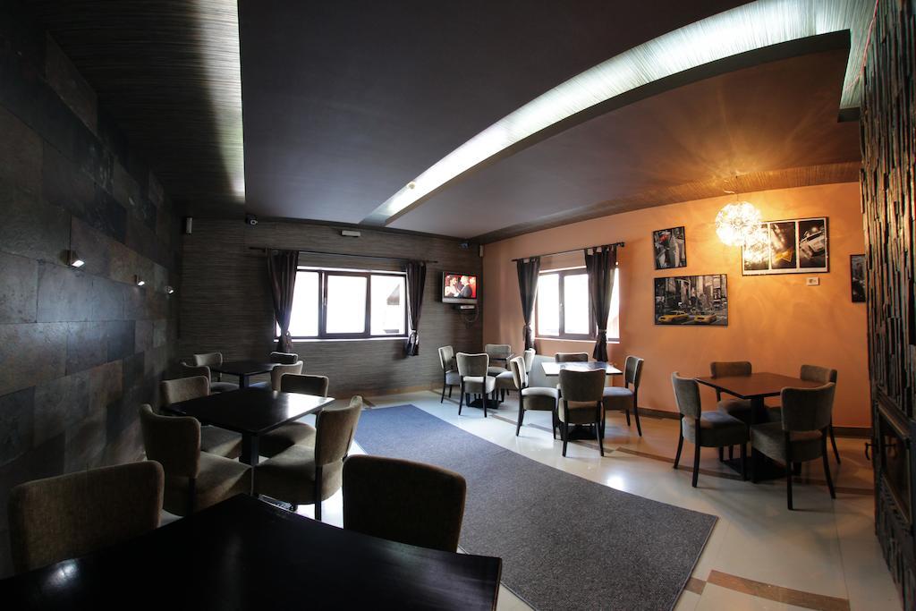 Hotel The Ghetto à Buşteni Extérieur photo
