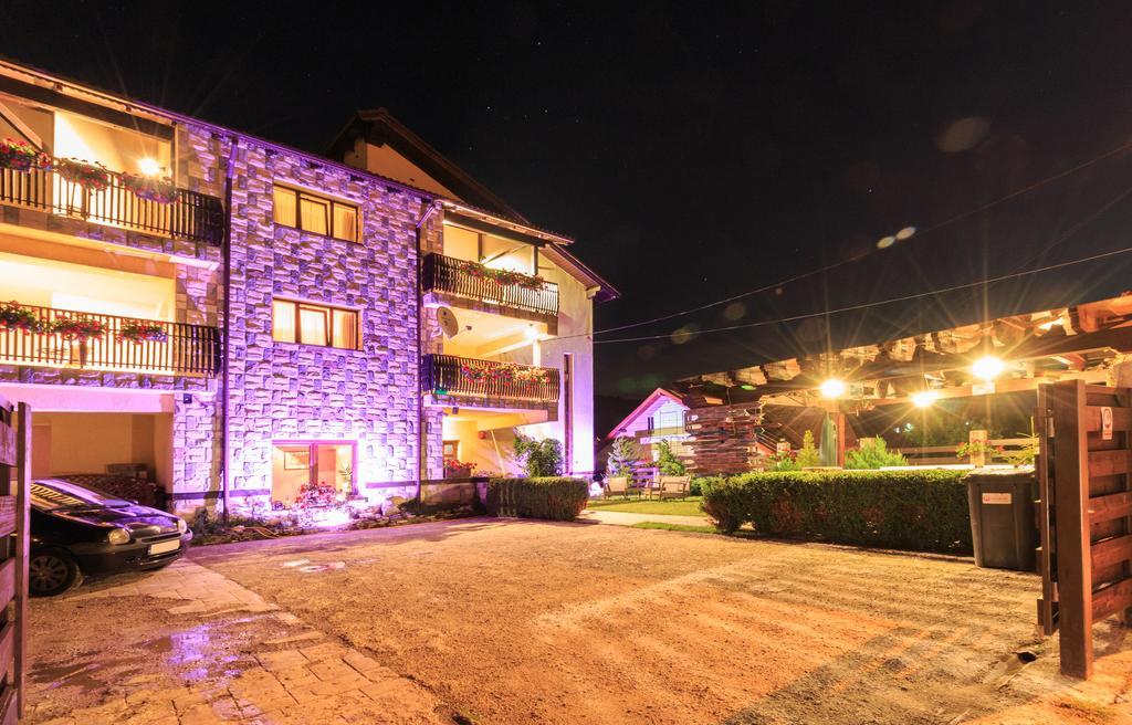 Hotel The Ghetto à Buşteni Extérieur photo