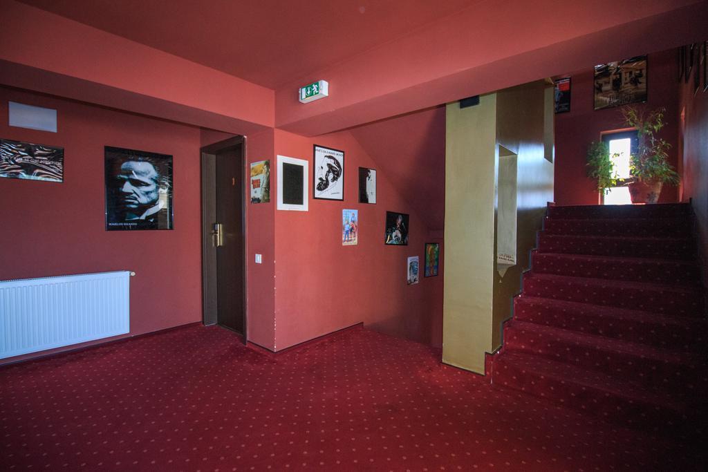 Hotel The Ghetto à Buşteni Extérieur photo